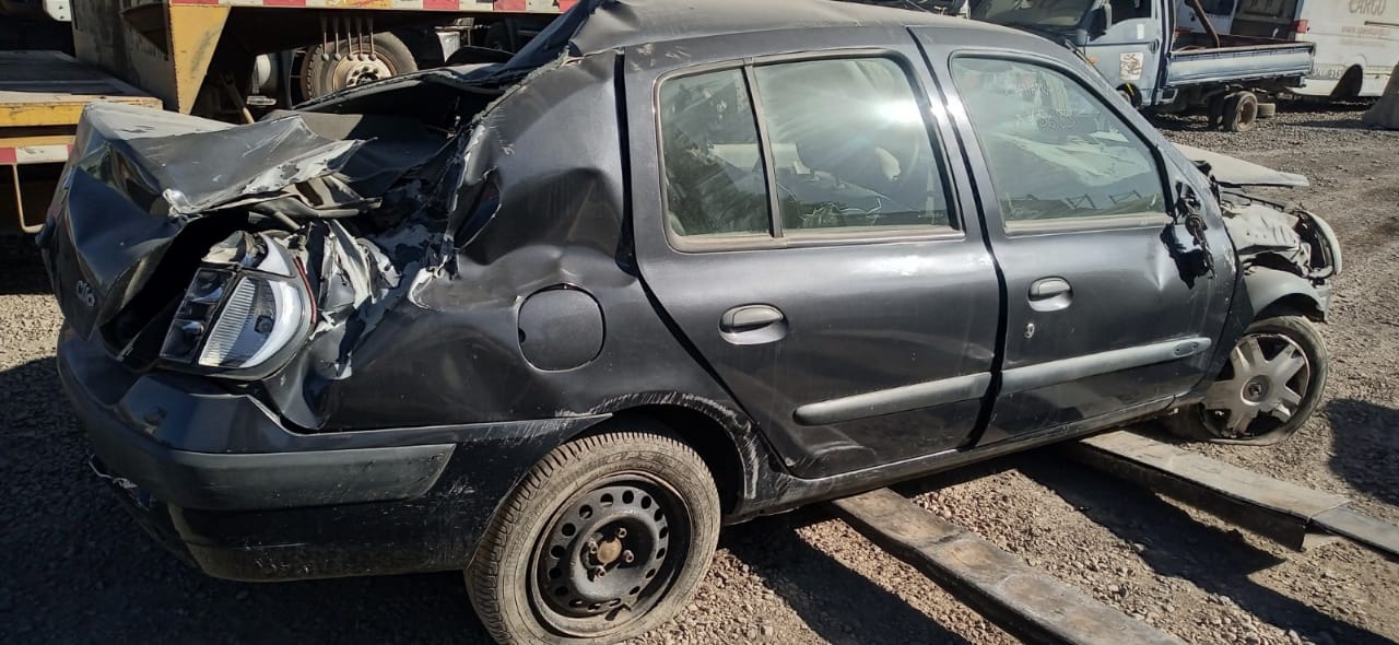  Renault CLIO 2004    EN DESARME